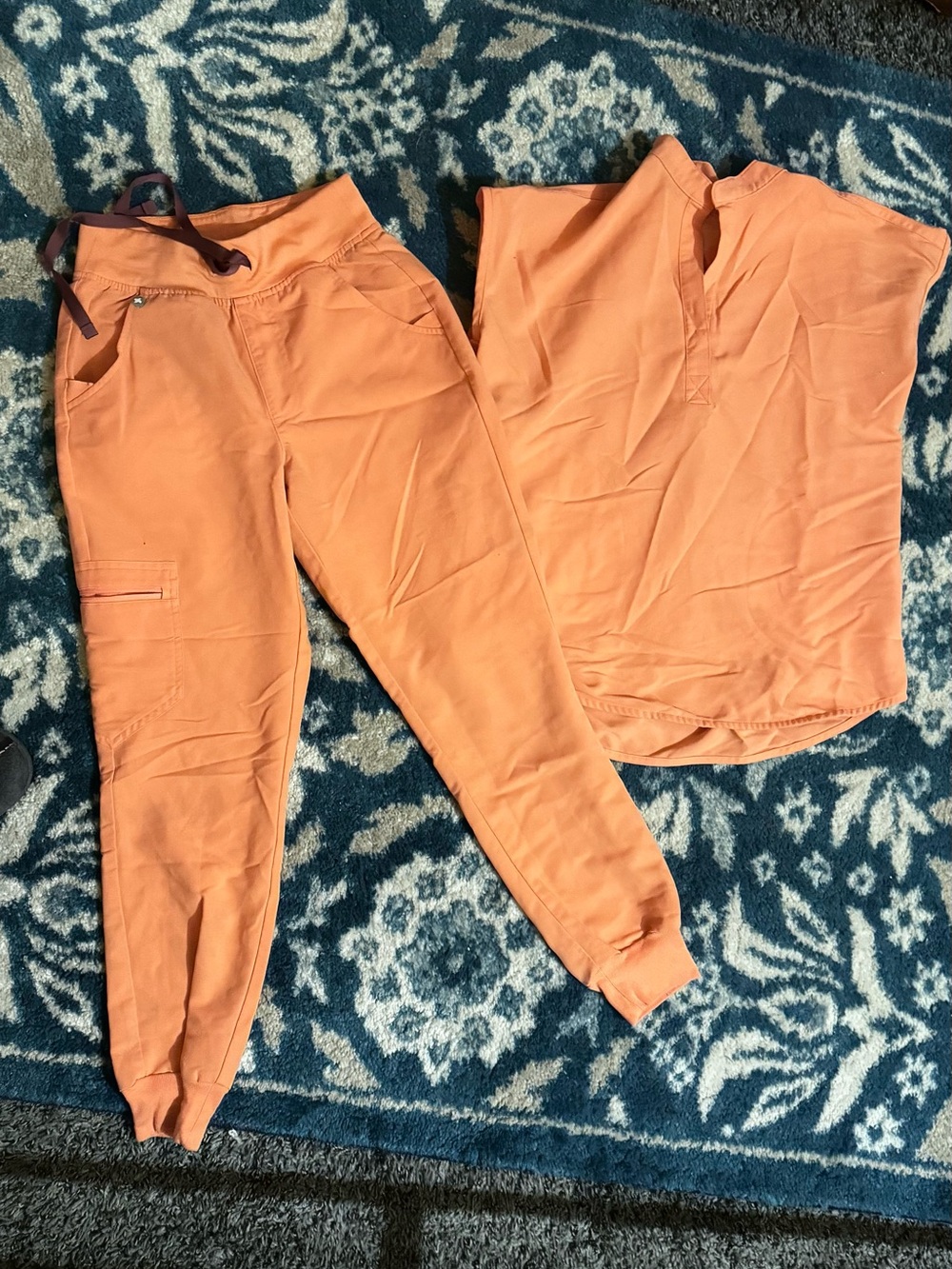 Figs Women's Orange Scrub Set